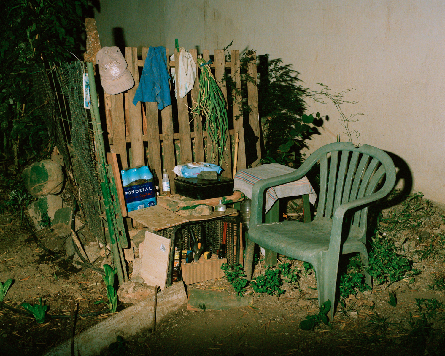 Les affaires du jardinier de la Casa Accacia par la photographe Naïma Lecomte.